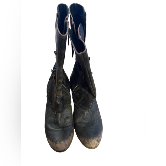 EUC Distressed brown Matisse Dove boots with zipper accents on both sides. - Picture 2 of 8